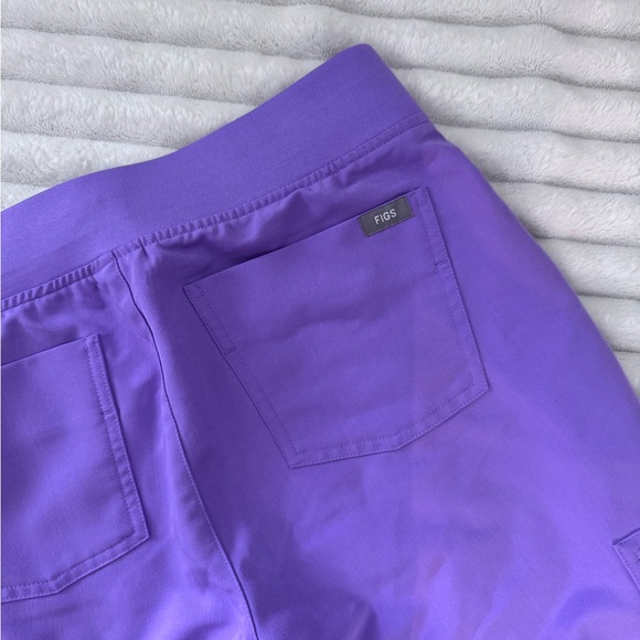 FIGS Scrub Pants Zamora Joggers- Lilac Dawn- Small/Petite - Picture 5 of 6